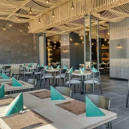 度假村 Majestic 4*